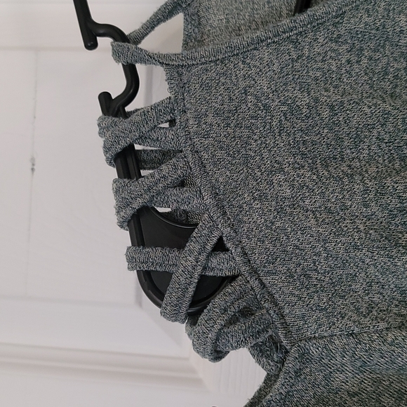 Thyme&honey medium cold shoulder sweater - Picture 4 of 5